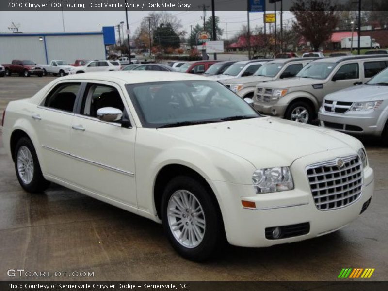 Cool Vanilla White / Dark Slate Gray 2010 Chrysler 300 Touring