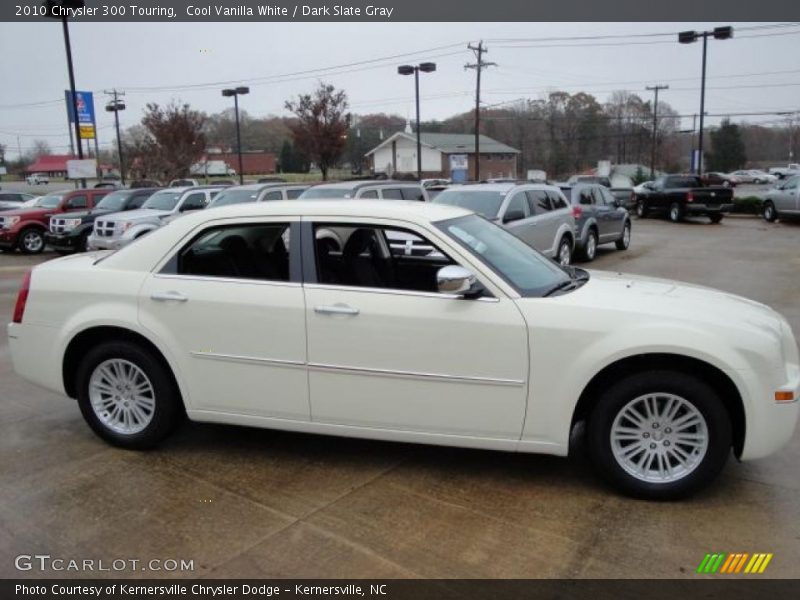 Cool Vanilla White / Dark Slate Gray 2010 Chrysler 300 Touring
