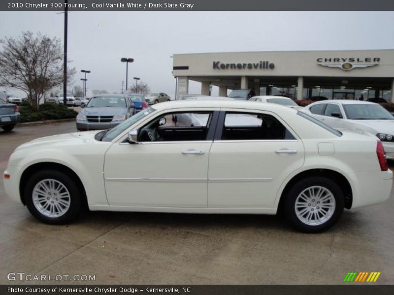 Cool Vanilla White / Dark Slate Gray 2010 Chrysler 300 Touring