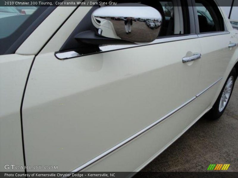 Cool Vanilla White / Dark Slate Gray 2010 Chrysler 300 Touring