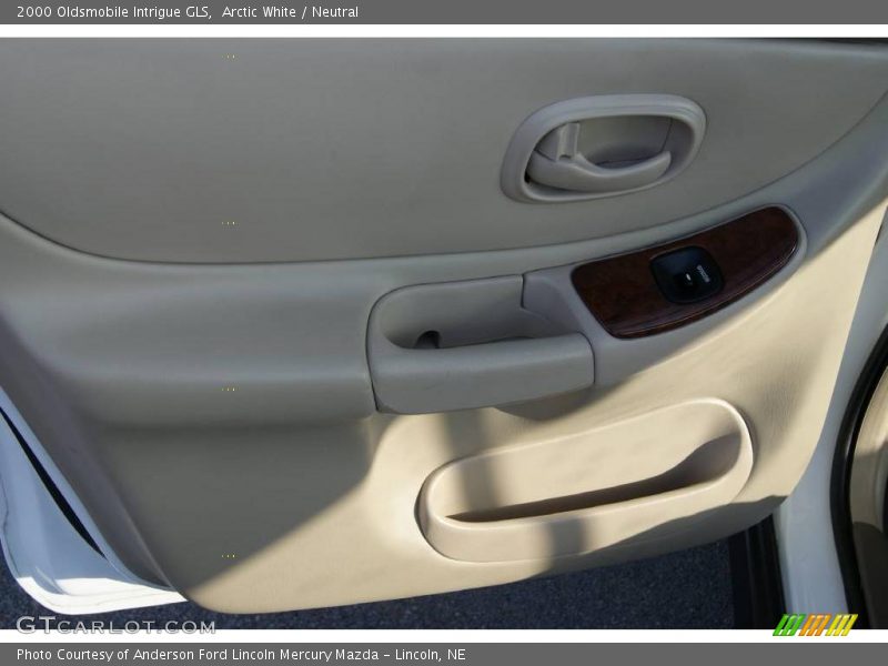 Arctic White / Neutral 2000 Oldsmobile Intrigue GLS
