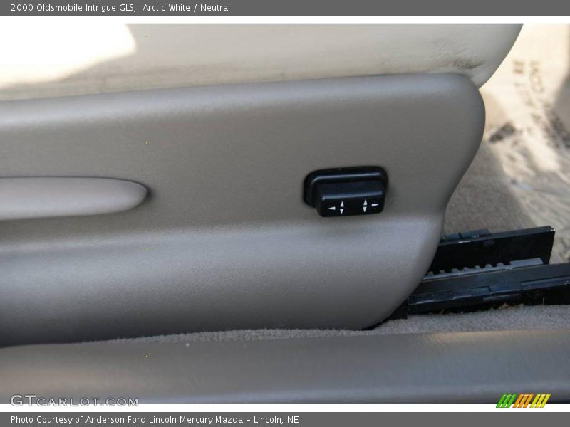 Arctic White / Neutral 2000 Oldsmobile Intrigue GLS