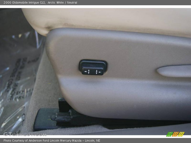 Arctic White / Neutral 2000 Oldsmobile Intrigue GLS