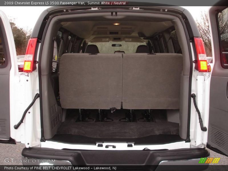 Summit White / Neutral 2009 Chevrolet Express LS 3500 Passenger Van