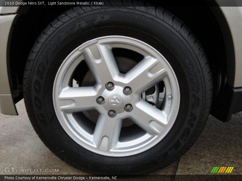 Light Sandstone Metallic / Khaki 2010 Dodge Nitro SXT