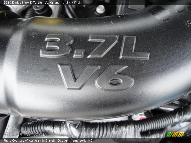Light Sandstone Metallic / Khaki 2010 Dodge Nitro SXT