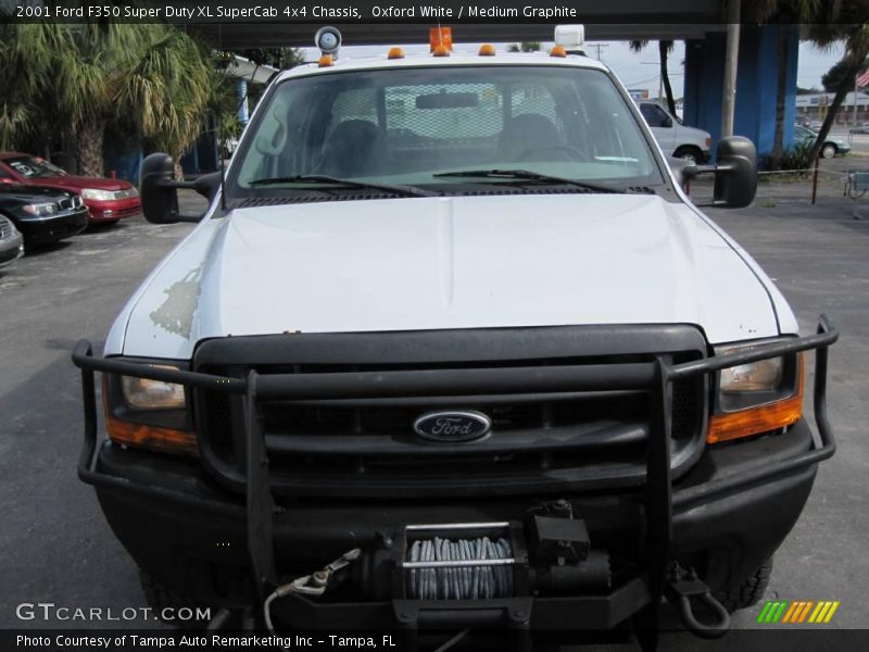 Oxford White / Medium Graphite 2001 Ford F350 Super Duty XL SuperCab 4x4 Chassis