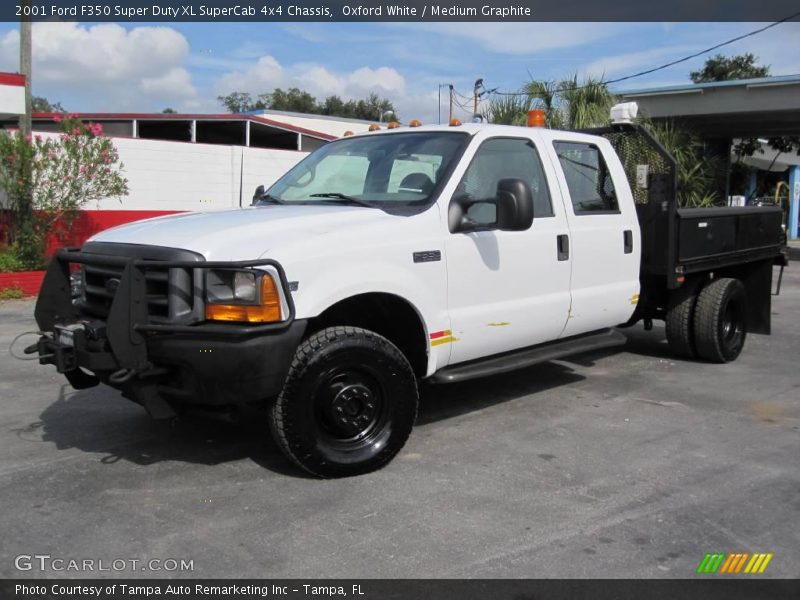 Oxford White / Medium Graphite 2001 Ford F350 Super Duty XL SuperCab 4x4 Chassis