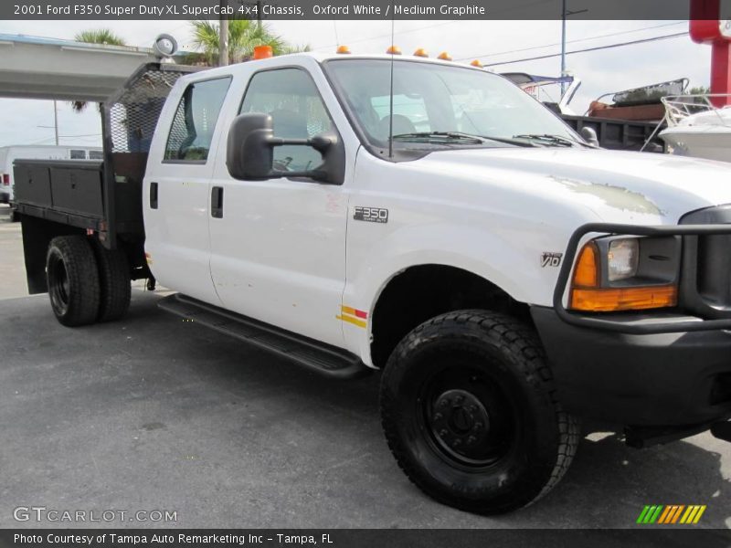 Oxford White / Medium Graphite 2001 Ford F350 Super Duty XL SuperCab 4x4 Chassis