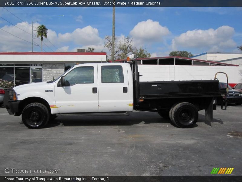 Oxford White / Medium Graphite 2001 Ford F350 Super Duty XL SuperCab 4x4 Chassis