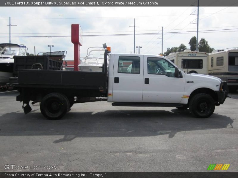 Oxford White / Medium Graphite 2001 Ford F350 Super Duty XL SuperCab 4x4 Chassis