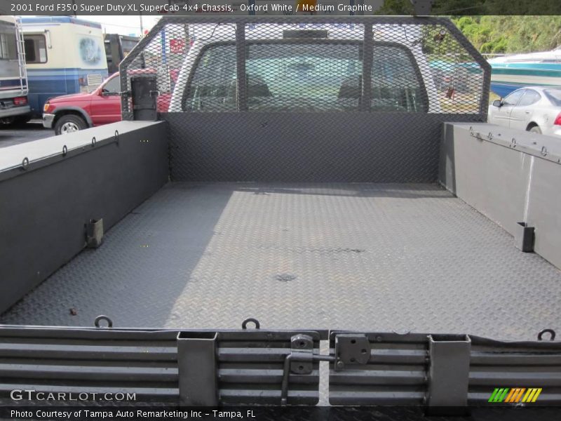 Oxford White / Medium Graphite 2001 Ford F350 Super Duty XL SuperCab 4x4 Chassis