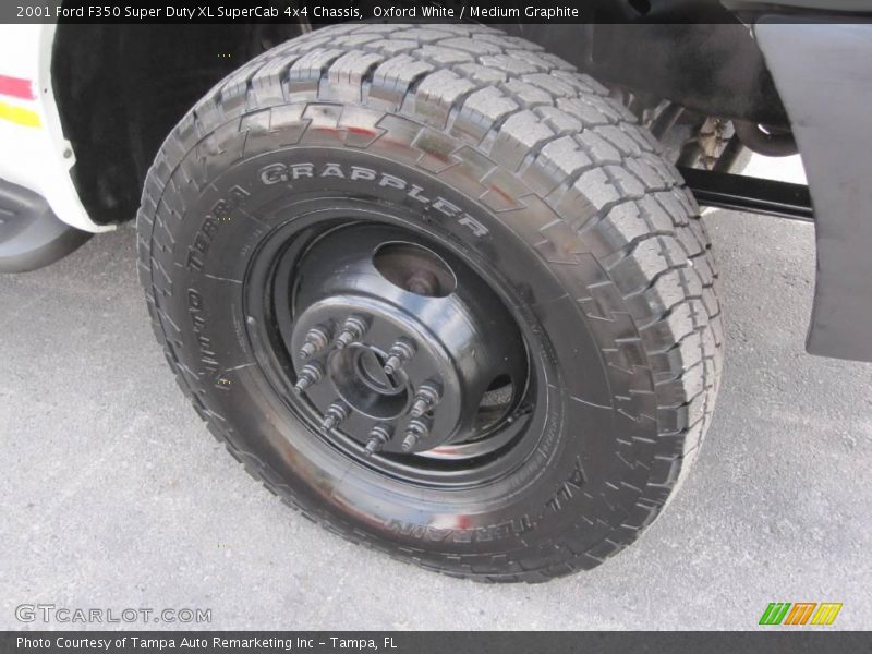 Oxford White / Medium Graphite 2001 Ford F350 Super Duty XL SuperCab 4x4 Chassis