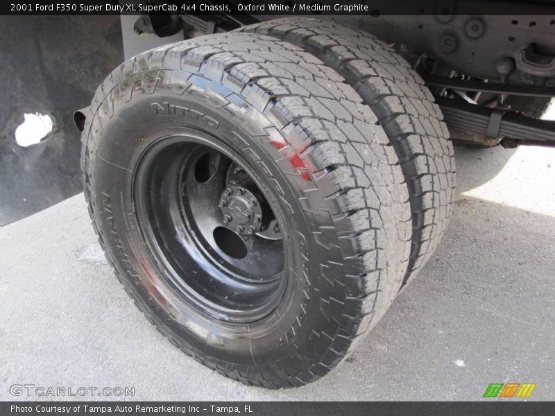 Oxford White / Medium Graphite 2001 Ford F350 Super Duty XL SuperCab 4x4 Chassis