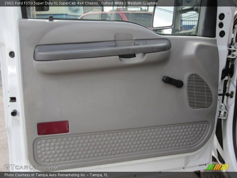 Oxford White / Medium Graphite 2001 Ford F350 Super Duty XL SuperCab 4x4 Chassis
