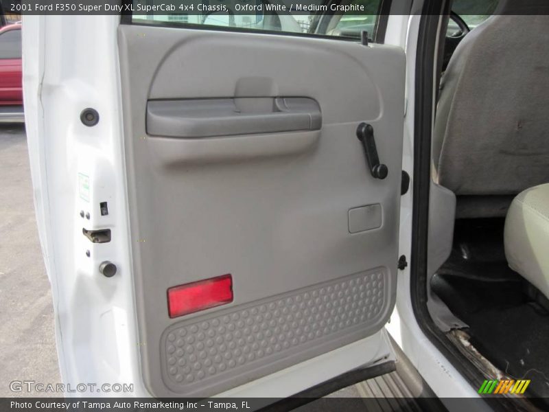 Oxford White / Medium Graphite 2001 Ford F350 Super Duty XL SuperCab 4x4 Chassis