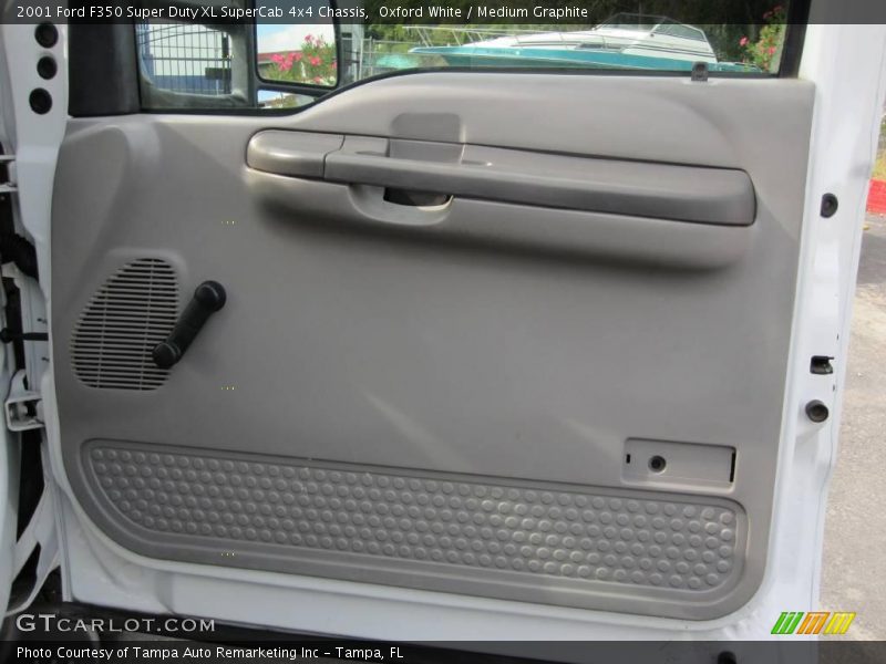 Oxford White / Medium Graphite 2001 Ford F350 Super Duty XL SuperCab 4x4 Chassis