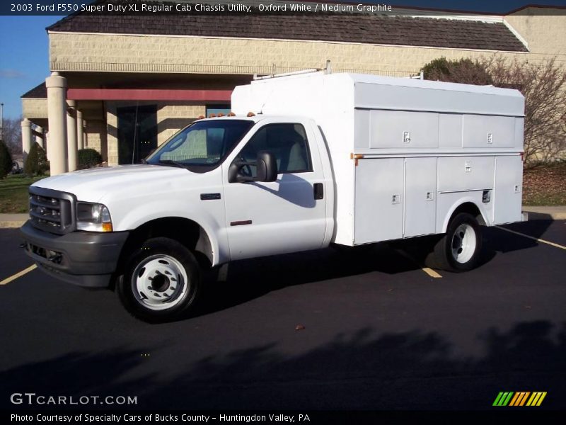 Oxford White / Medium Graphite 2003 Ford F550 Super Duty XL Regular Cab Chassis Utility