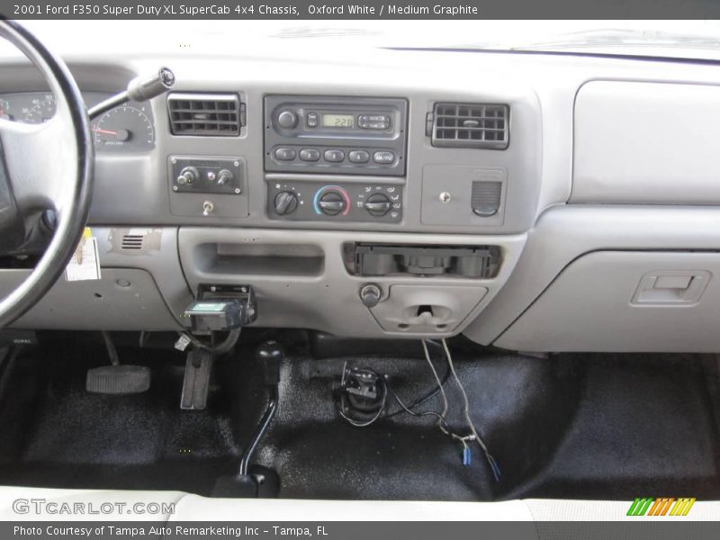 Oxford White / Medium Graphite 2001 Ford F350 Super Duty XL SuperCab 4x4 Chassis