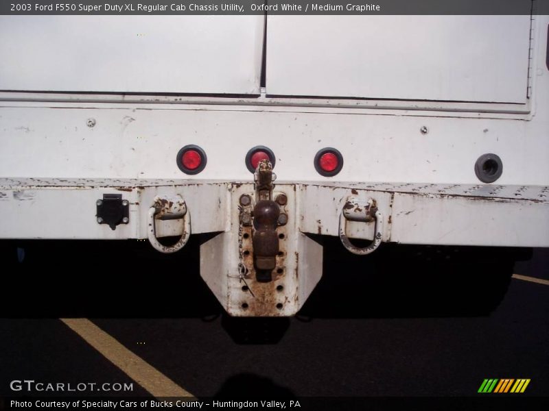 Oxford White / Medium Graphite 2003 Ford F550 Super Duty XL Regular Cab Chassis Utility