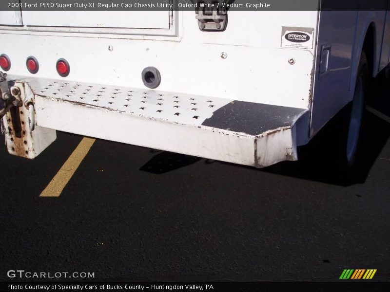 Oxford White / Medium Graphite 2003 Ford F550 Super Duty XL Regular Cab Chassis Utility