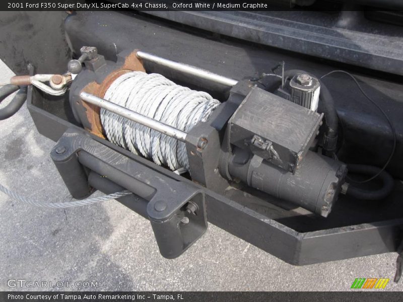 Oxford White / Medium Graphite 2001 Ford F350 Super Duty XL SuperCab 4x4 Chassis