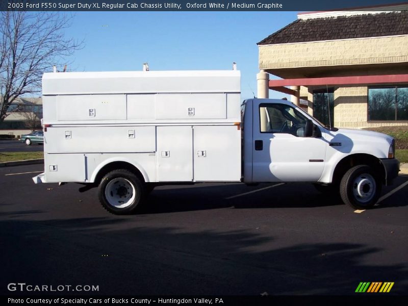 Oxford White / Medium Graphite 2003 Ford F550 Super Duty XL Regular Cab Chassis Utility