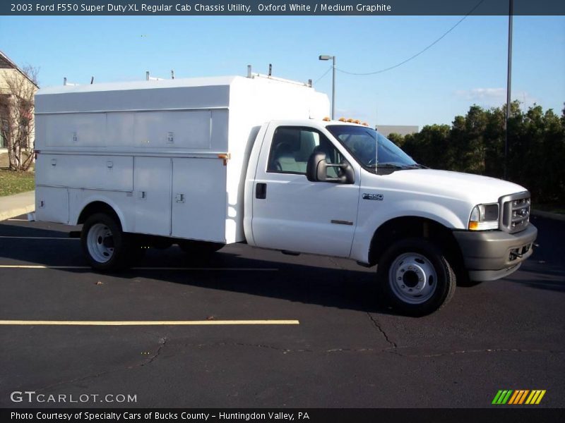 Oxford White / Medium Graphite 2003 Ford F550 Super Duty XL Regular Cab Chassis Utility