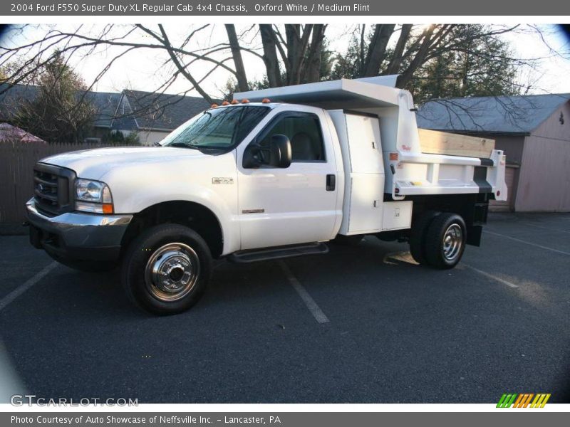 Oxford White / Medium Flint 2004 Ford F550 Super Duty XL Regular Cab 4x4 Chassis