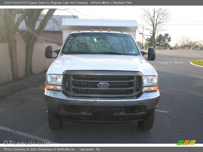 Oxford White / Medium Flint 2004 Ford F550 Super Duty XL Regular Cab 4x4 Chassis