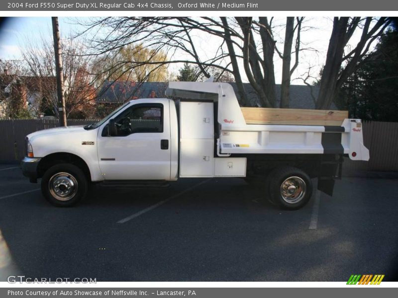 Oxford White / Medium Flint 2004 Ford F550 Super Duty XL Regular Cab 4x4 Chassis