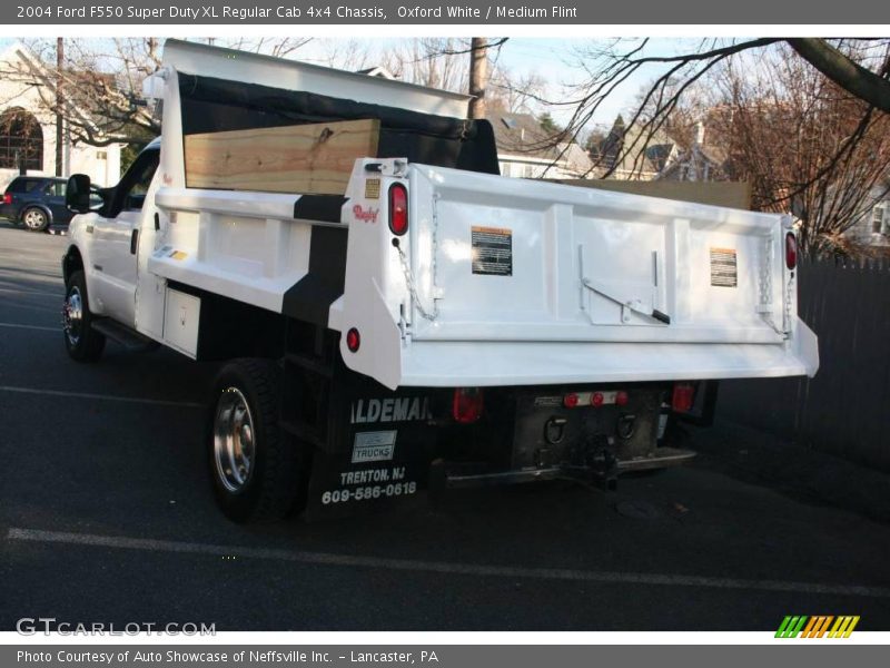 Oxford White / Medium Flint 2004 Ford F550 Super Duty XL Regular Cab 4x4 Chassis
