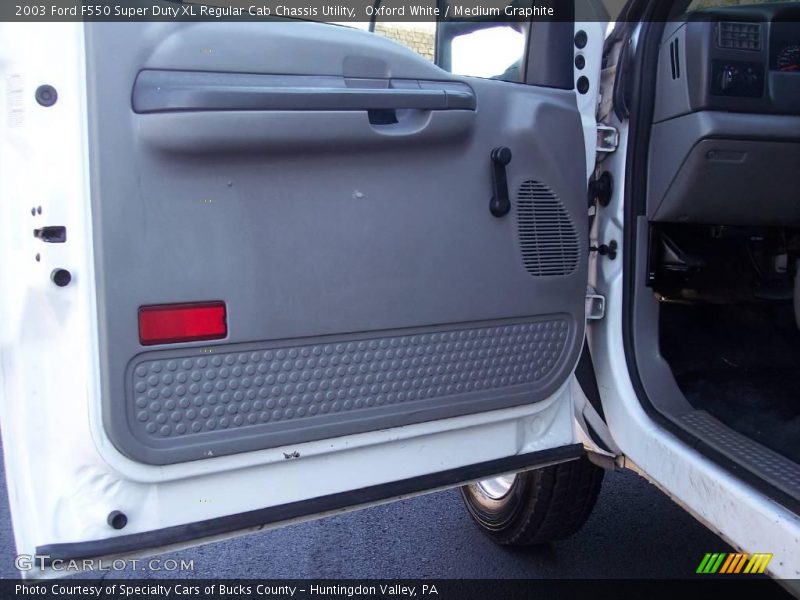 Oxford White / Medium Graphite 2003 Ford F550 Super Duty XL Regular Cab Chassis Utility