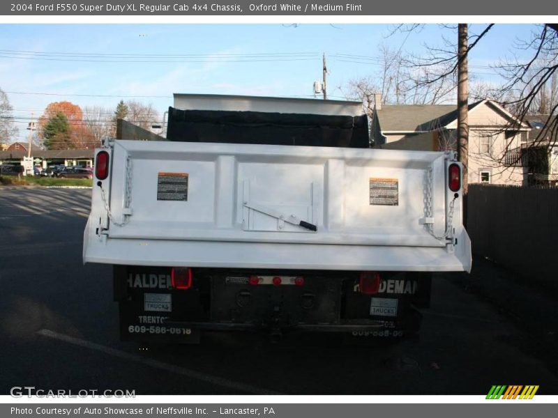Oxford White / Medium Flint 2004 Ford F550 Super Duty XL Regular Cab 4x4 Chassis