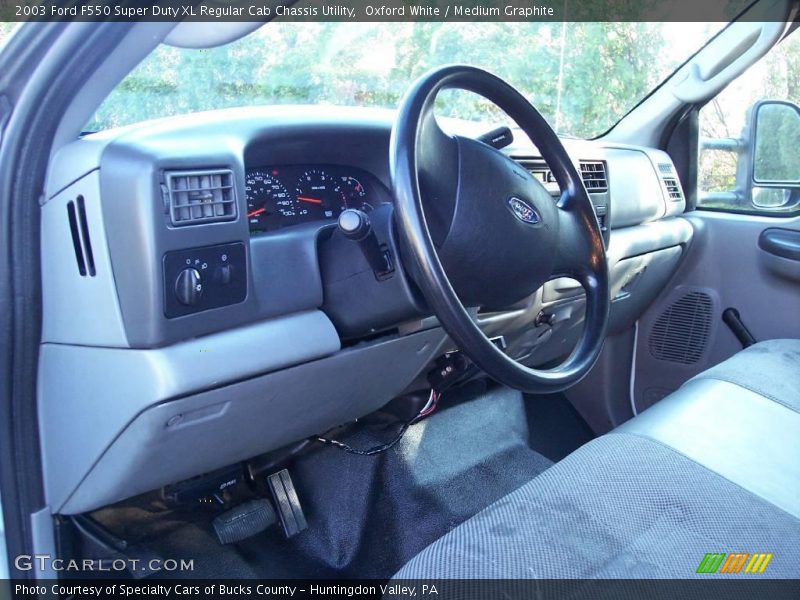 Oxford White / Medium Graphite 2003 Ford F550 Super Duty XL Regular Cab Chassis Utility