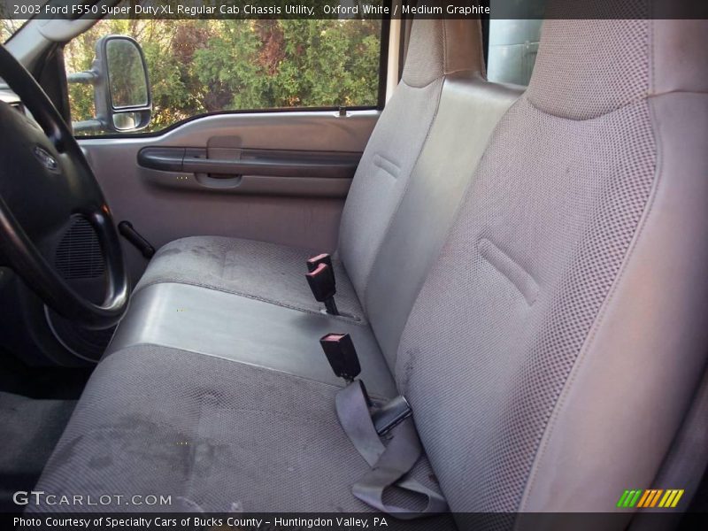 Oxford White / Medium Graphite 2003 Ford F550 Super Duty XL Regular Cab Chassis Utility