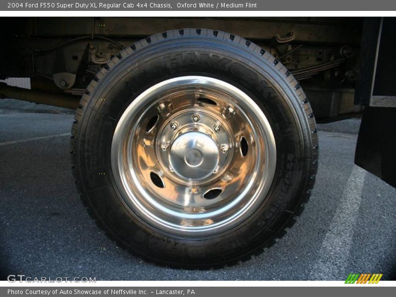 Oxford White / Medium Flint 2004 Ford F550 Super Duty XL Regular Cab 4x4 Chassis