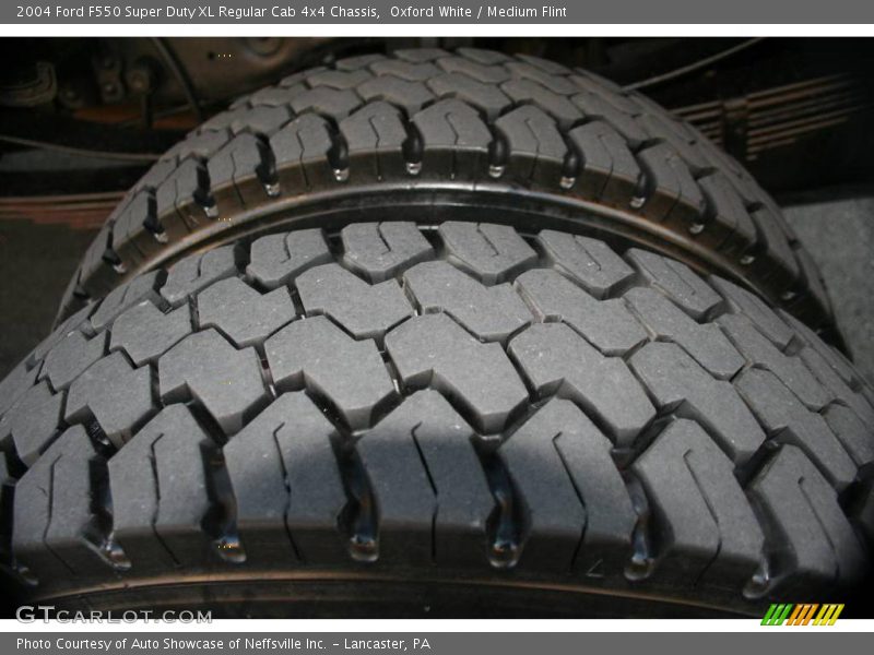 Oxford White / Medium Flint 2004 Ford F550 Super Duty XL Regular Cab 4x4 Chassis
