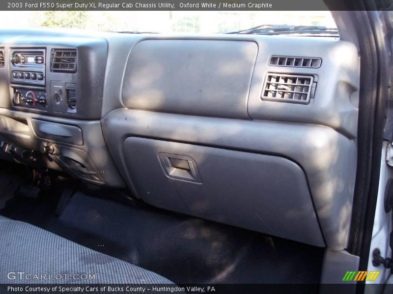 Oxford White / Medium Graphite 2003 Ford F550 Super Duty XL Regular Cab Chassis Utility