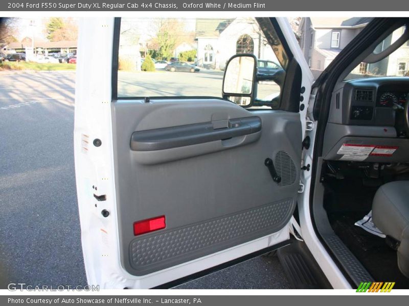 Oxford White / Medium Flint 2004 Ford F550 Super Duty XL Regular Cab 4x4 Chassis
