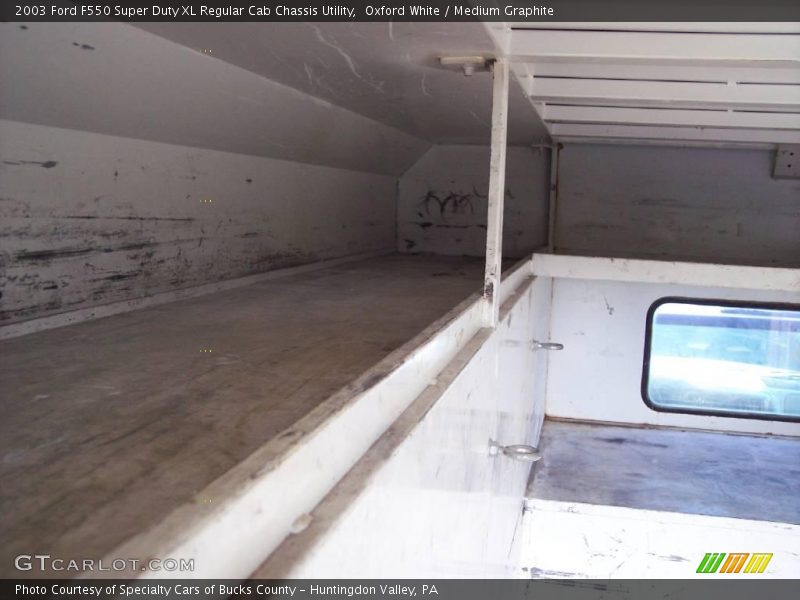 Oxford White / Medium Graphite 2003 Ford F550 Super Duty XL Regular Cab Chassis Utility