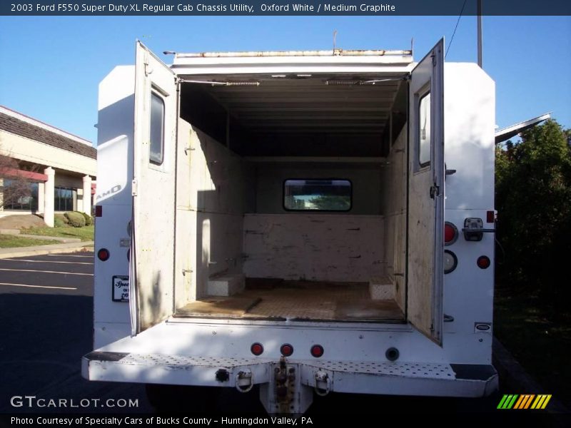 Oxford White / Medium Graphite 2003 Ford F550 Super Duty XL Regular Cab Chassis Utility