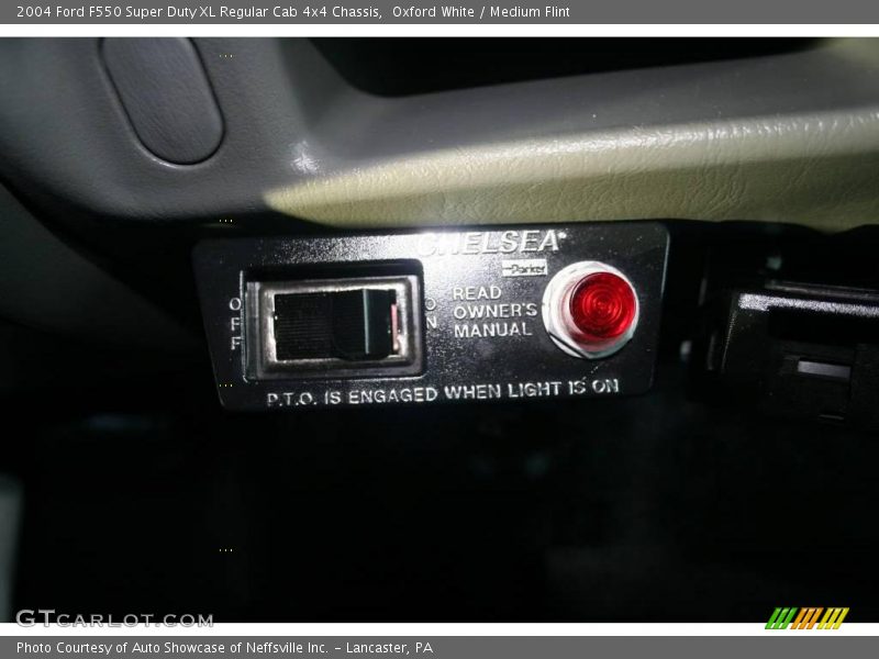 Oxford White / Medium Flint 2004 Ford F550 Super Duty XL Regular Cab 4x4 Chassis