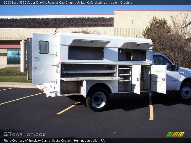 Oxford White / Medium Graphite 2003 Ford F550 Super Duty XL Regular Cab Chassis Utility
