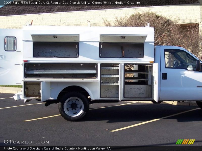 Oxford White / Medium Graphite 2003 Ford F550 Super Duty XL Regular Cab Chassis Utility
