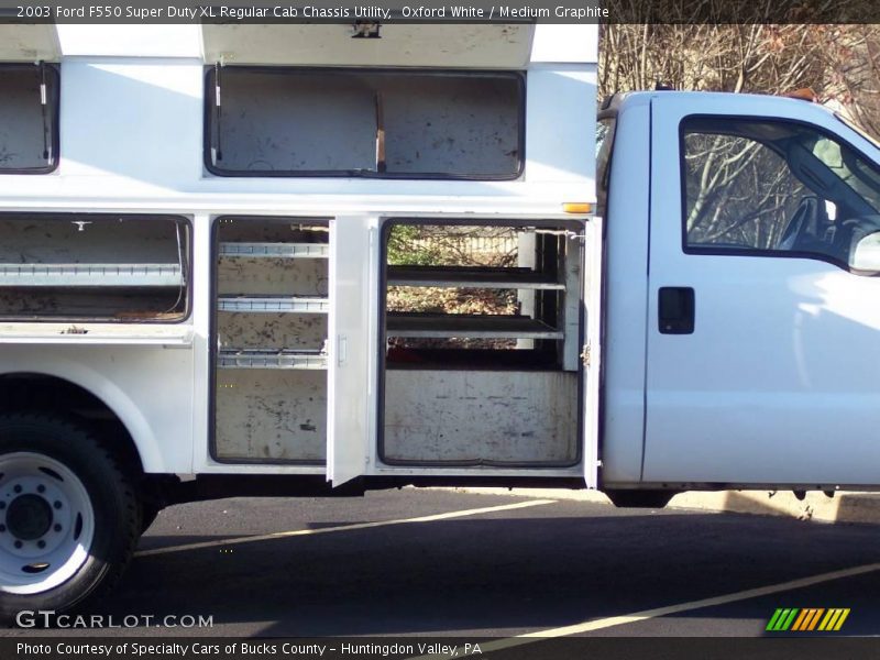 Oxford White / Medium Graphite 2003 Ford F550 Super Duty XL Regular Cab Chassis Utility
