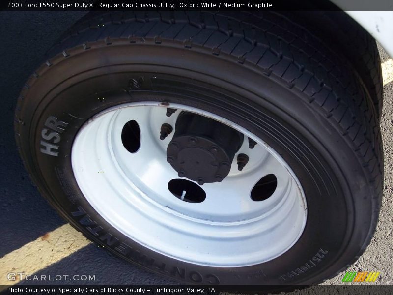 Oxford White / Medium Graphite 2003 Ford F550 Super Duty XL Regular Cab Chassis Utility