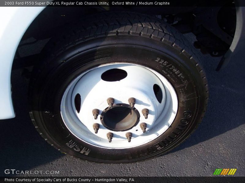 Oxford White / Medium Graphite 2003 Ford F550 Super Duty XL Regular Cab Chassis Utility