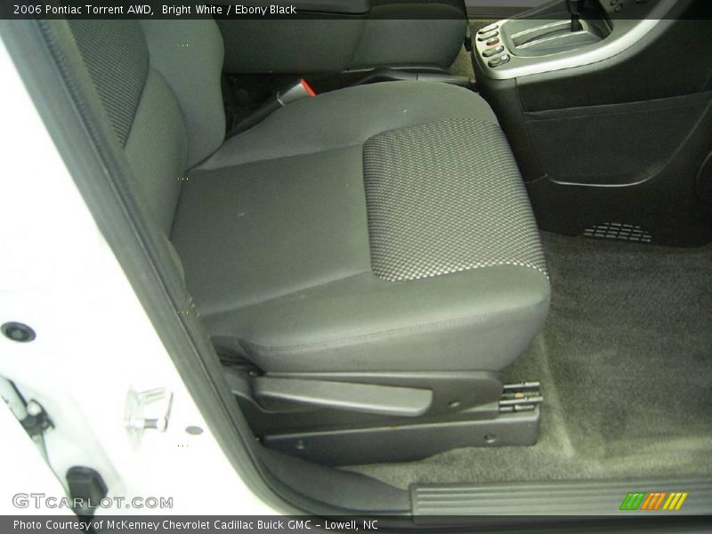 Bright White / Ebony Black 2006 Pontiac Torrent AWD