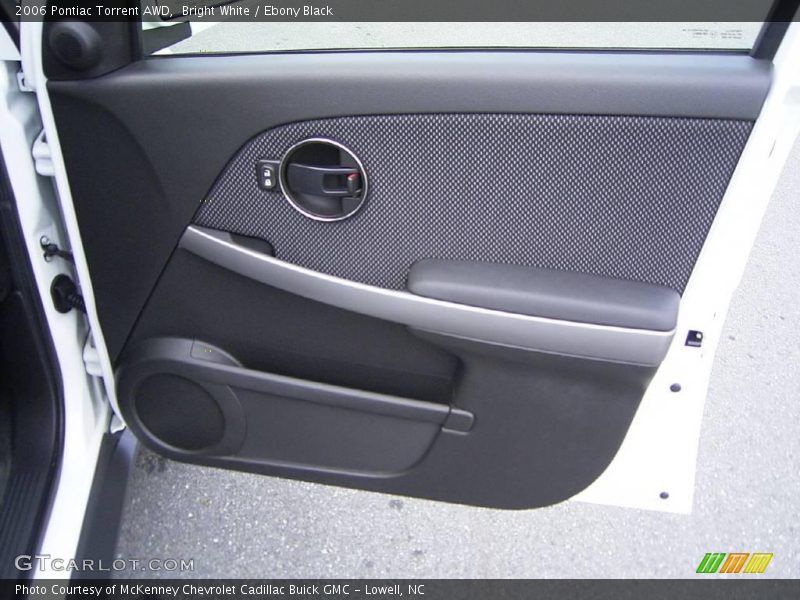 Bright White / Ebony Black 2006 Pontiac Torrent AWD